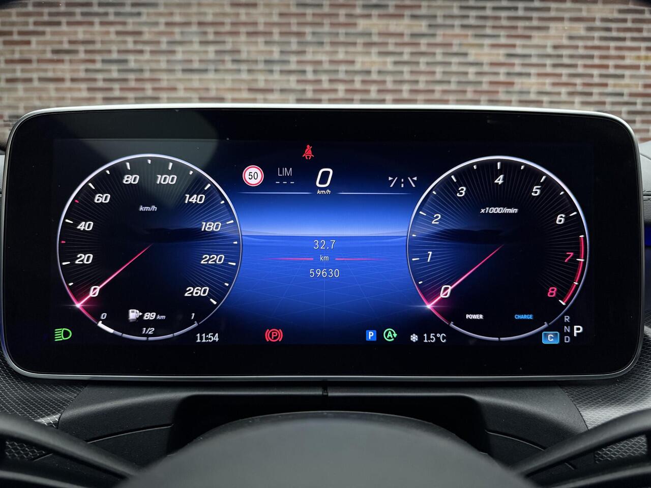 Mercedes-Benz C-KLASSE 200 AMG Line Panorama| Achteruitrijcamera | Elekt. stoel