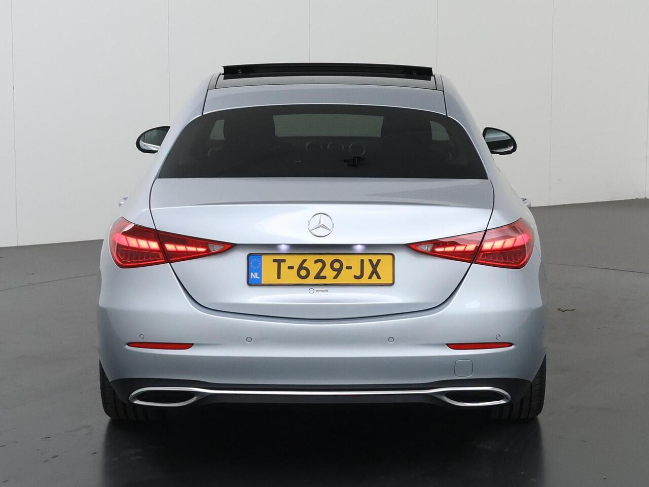 Mercedes-Benz C-KLASSE 180 AMG Line | Panoramadak | Trekhaak | 360 graden camera |