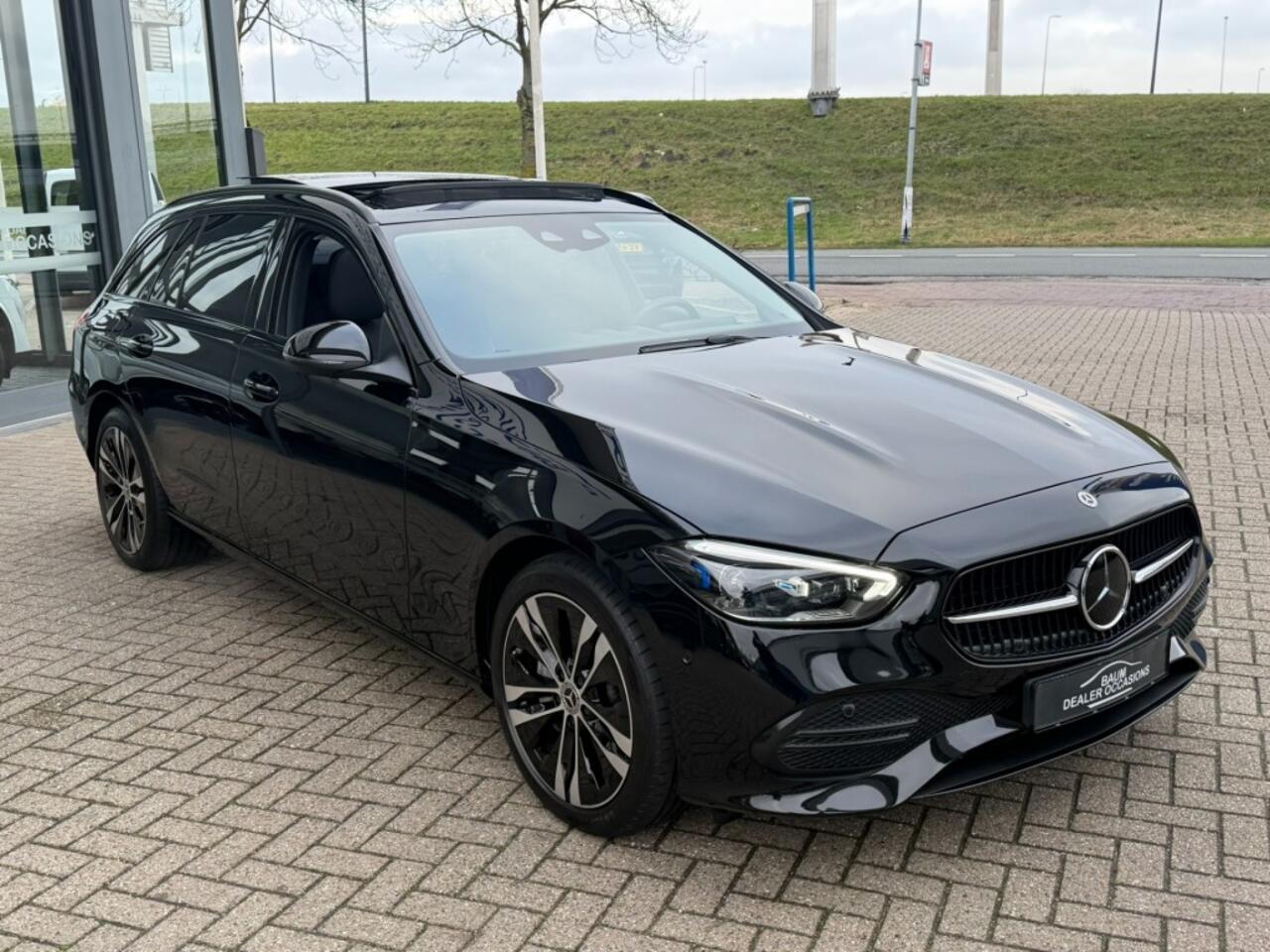 Mercedes-Benz C-KLASSE 300e PHEV BUSINESS LINE PANORAMADAK NAVI PDC-CAMERA.