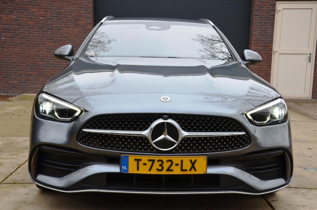 Mercedes-Benz C-KLASSE Estate 300 e AMG Line Automaat/Navi/Pdc/Ecc/Burmester 3D Surround Sound systeem/Rondomzicht camera/Stoelverwarming/Elektrisch verstelbare stoelen/Privacy-Glass/18-Inch Lmv