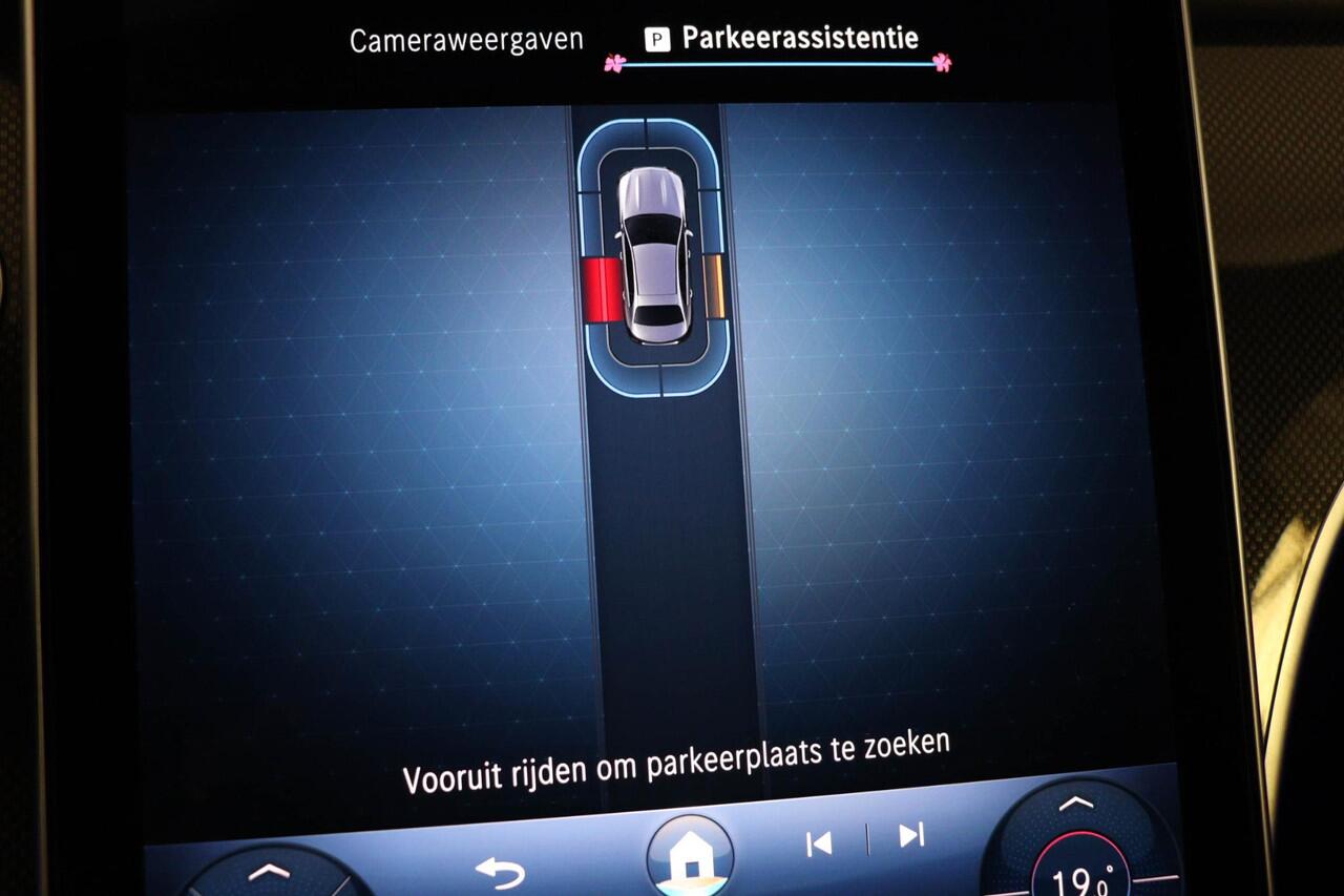 Mercedes-Benz C-KLASSE 300 e AMG Line | PANORAMADAK | VOORKLIMATISERING | CAMERA