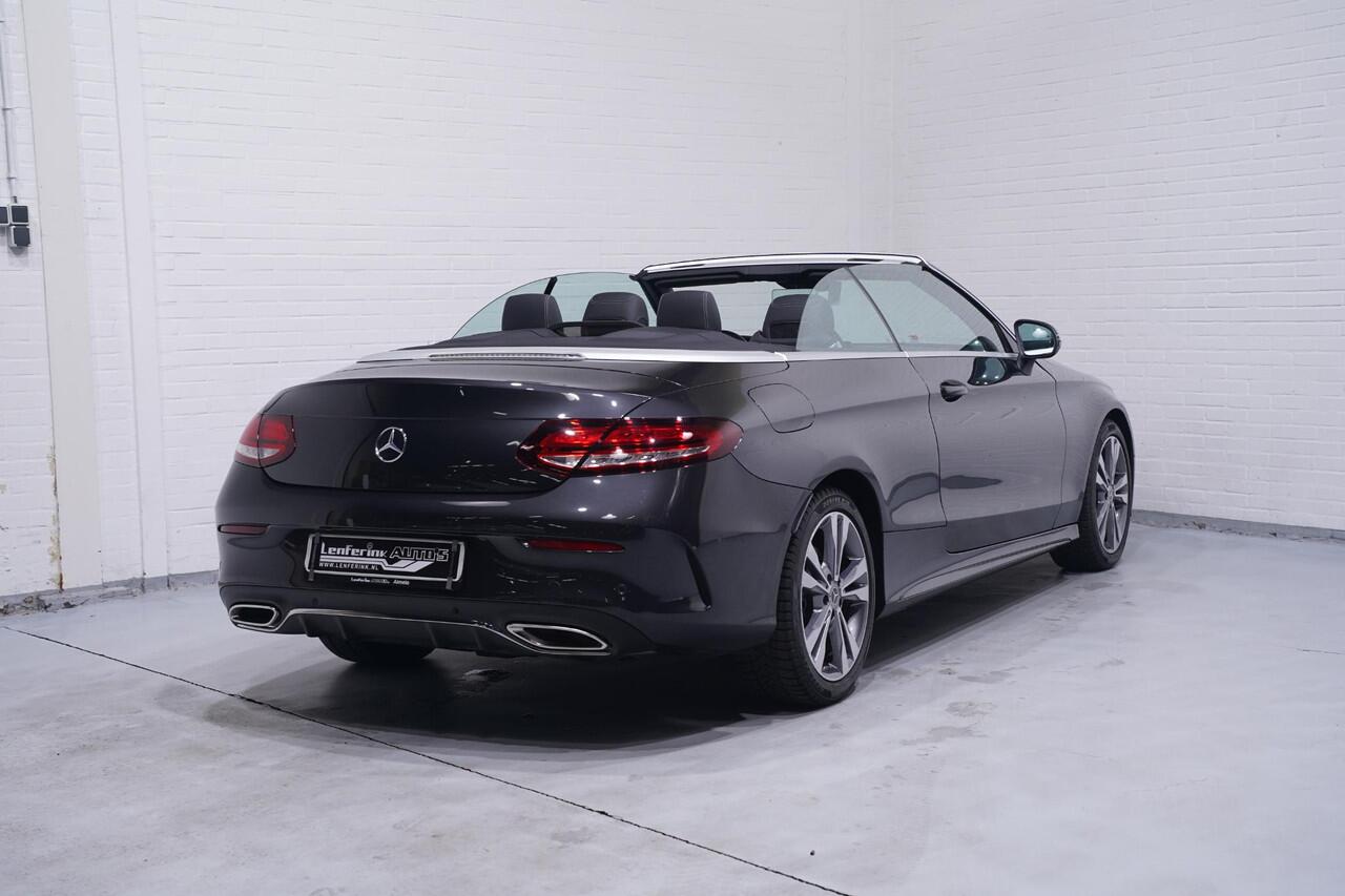Mercedes-Benz C-KLASSE Cabrio 180 AMG Line AMG Styling Camera lederen-bekleding Apple Carplay digi-dashboard 18"-lmv spoorpakket windscherm nekwarmer keyless-start led-verlichting DAB-ontvangst PDC v+a cruise-controle