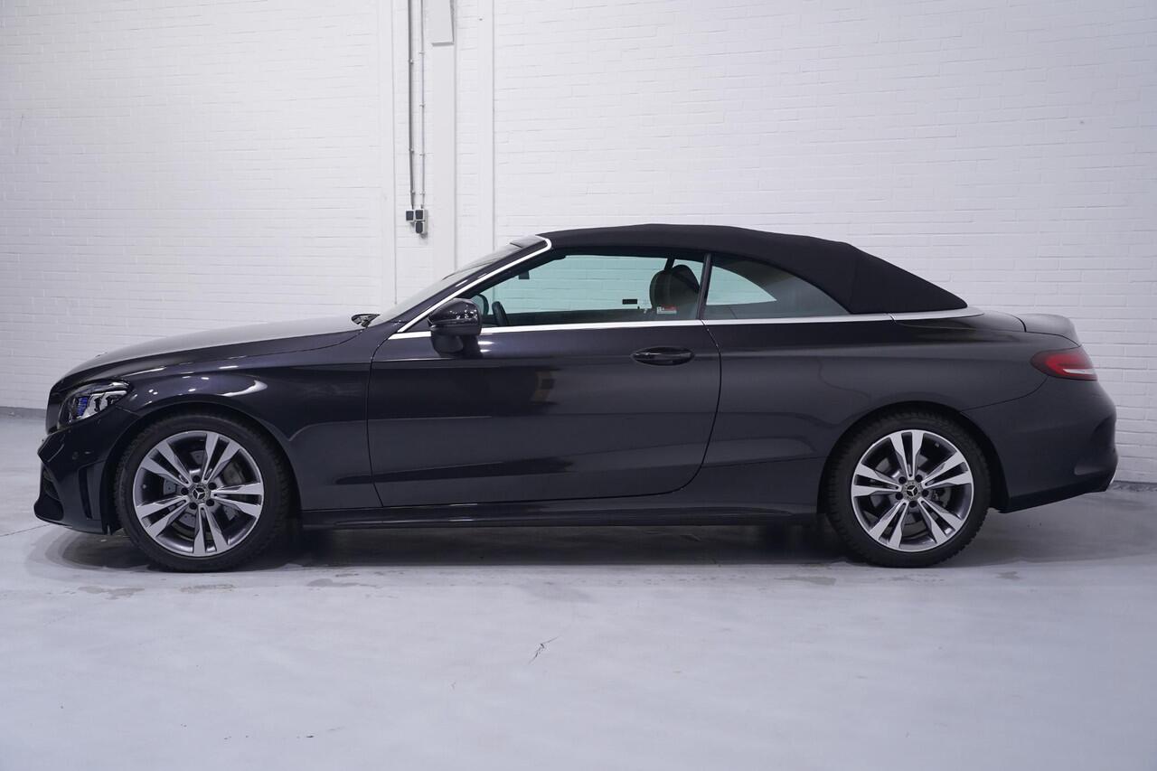 Mercedes-Benz C-KLASSE Cabrio 180 AMG Line AMG Styling Camera lederen-bekleding Apple Carplay digi-dashboard 18"-lmv spoorpakket windscherm nekwarmer keyless-start led-verlichting DAB-ontvangst PDC v+a cruise-controle