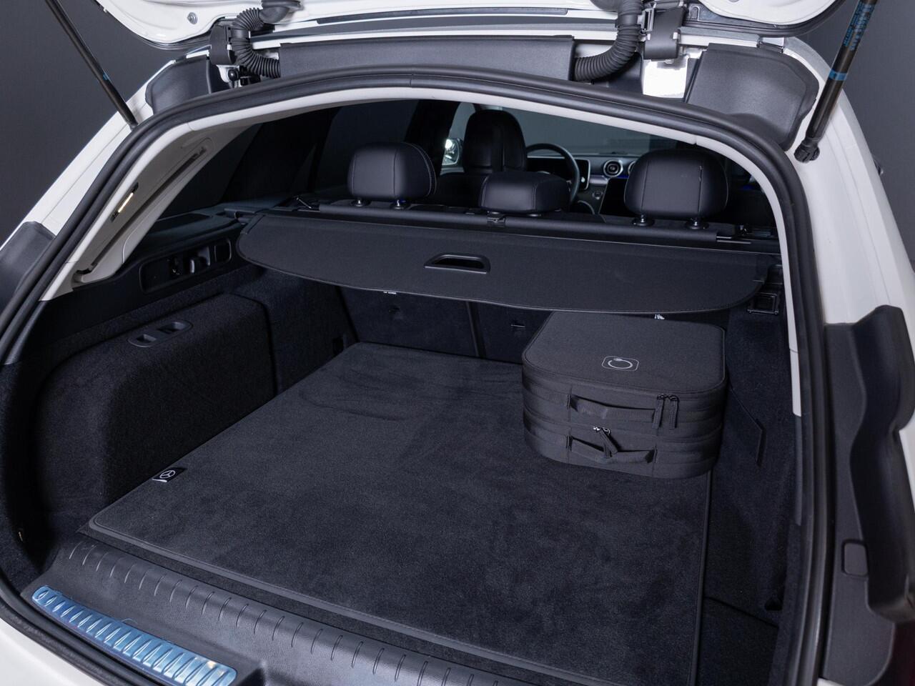 Mercedes-Benz C-KLASSE Estate 300 e AMG Line Panorama dak | Trekhaak