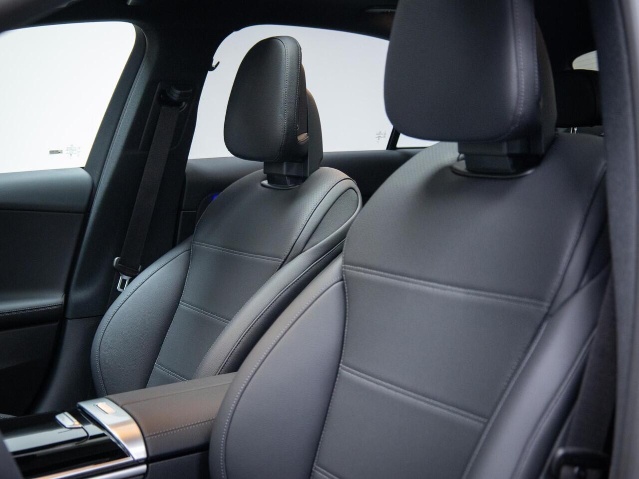 Mercedes-Benz C-KLASSE Limousine 300 e Luxury Line Panorama dak