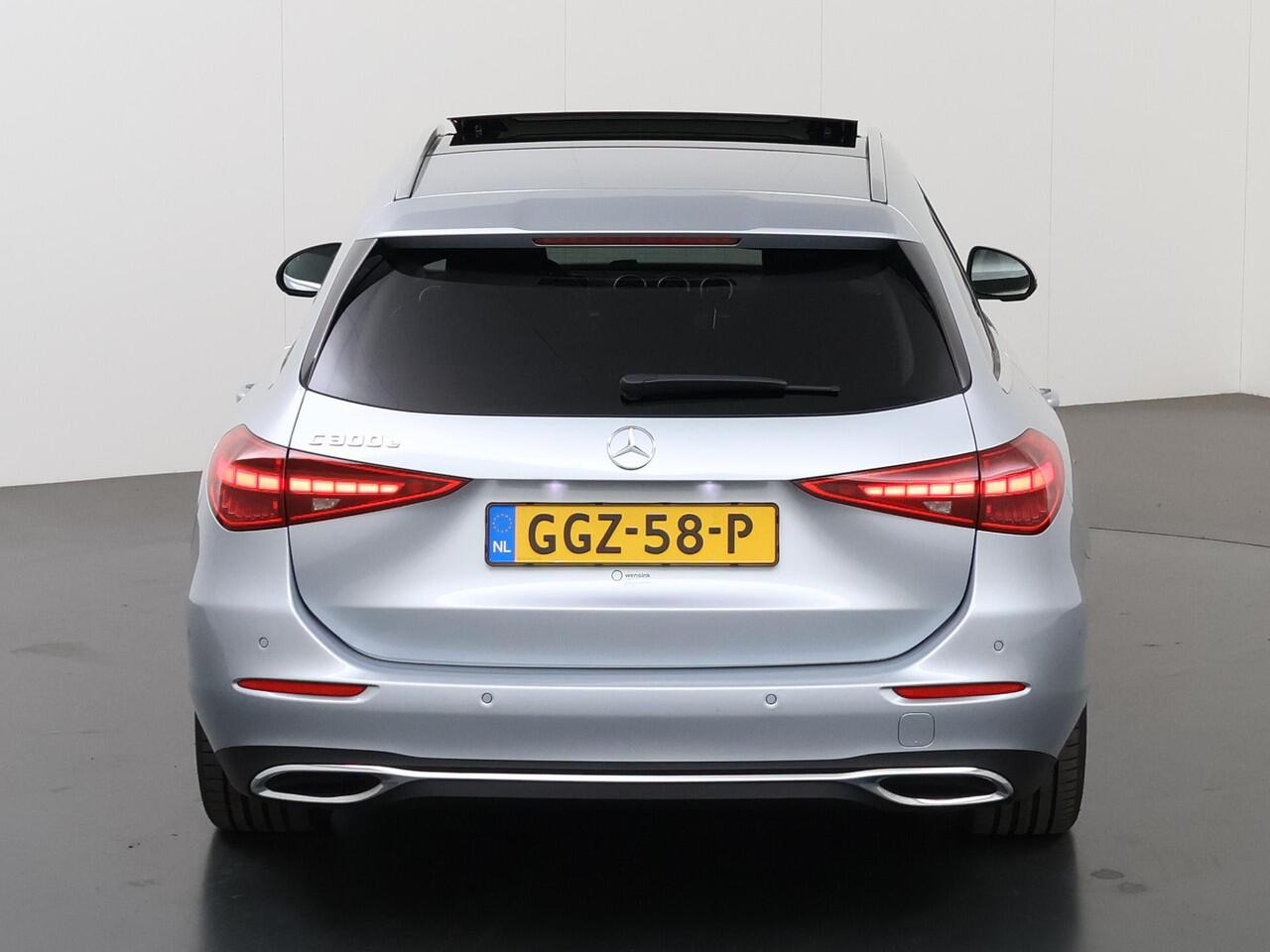 Mercedes-Benz C-KLASSE Estate 300 e Luxury Line | Panoramadak | Led verl. | Stoelverwarming | Easypack achterklep
