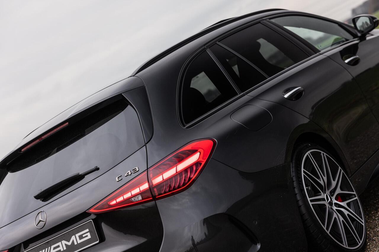 Mercedes-Benz C-KLASSE Mercedes-AMG 43 AMG Estate 4MATIC | Premium Plus | Panorama-schuifdak | BURMESTER | Trekhaak | Stoelverwarming + verkoeling | AMG Nightpakket I + II | AMG Performance stoelen |