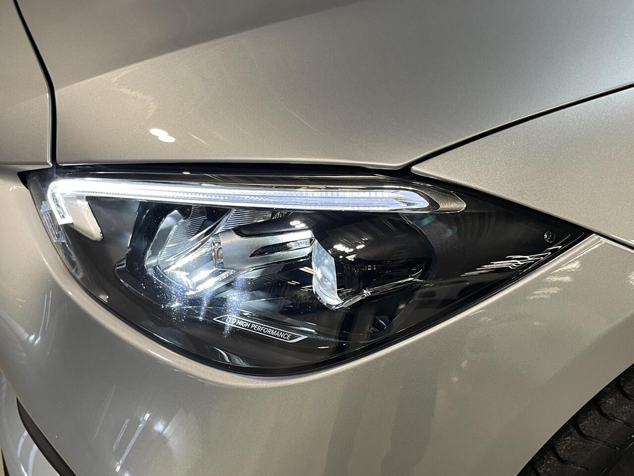 Mercedes-Benz C-KLASSE 300 e AMG Line 18"/Leder/Panoramadak/360 camera/Dodehoek/Keyless/Stoelverwarming + memory l + r/Sfeerverlichting premium/Apple Carplay & Android Auto