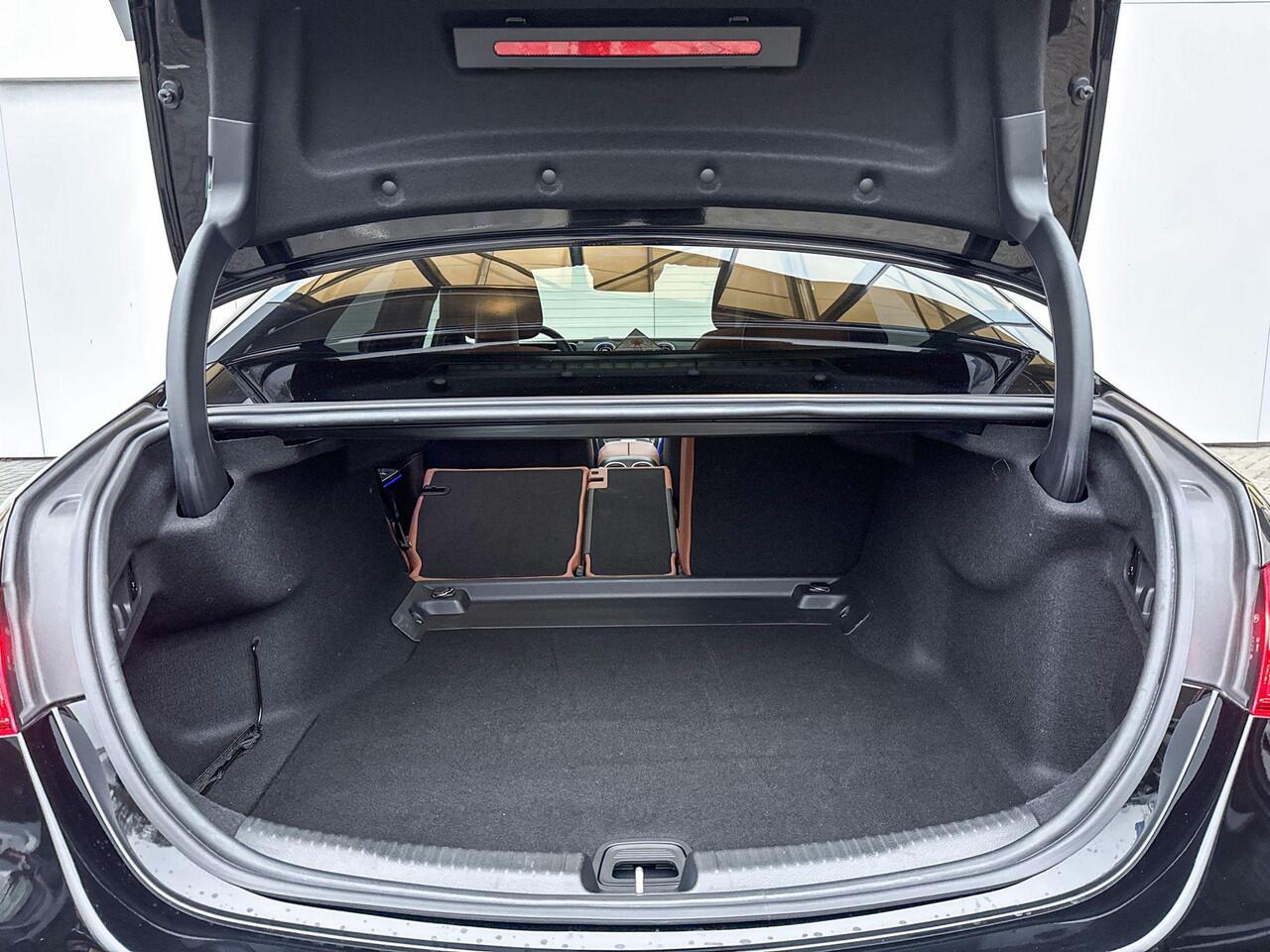 Mercedes-Benz C-KLASSE 200 AMG Line Panorama dak | leder | Trekhaak | Burmester | carbon inleg | head Up display