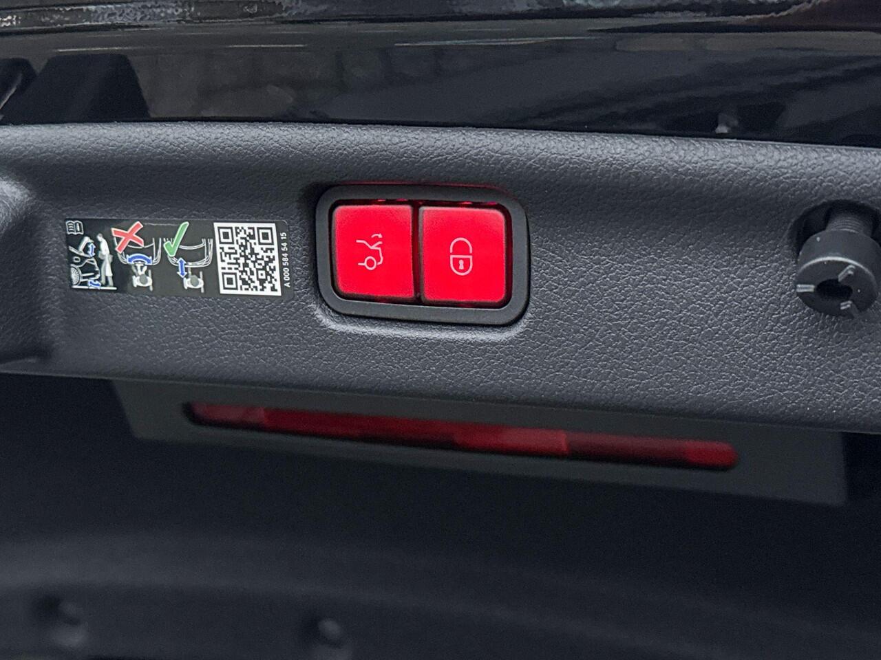 Mercedes-Benz C-KLASSE 200 AMG Line Panorama dak | leder | Trekhaak | Burmester | carbon inleg | head Up display