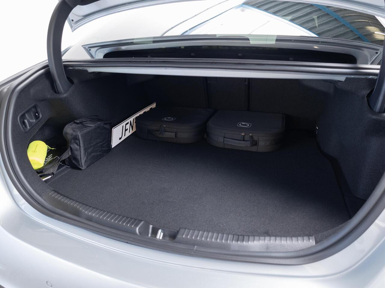 Mercedes-Benz C-KLASSE Limousine 300 e Business Solution AMG Panorama dak