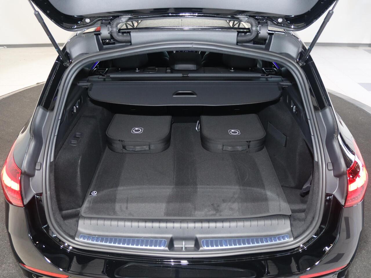 Mercedes-Benz C-KLASSE Estate 300e Business Solution AMG | Panoramaschuifdak | Night | Burmester | Rijassistentiepakket Plus | Matrix Led