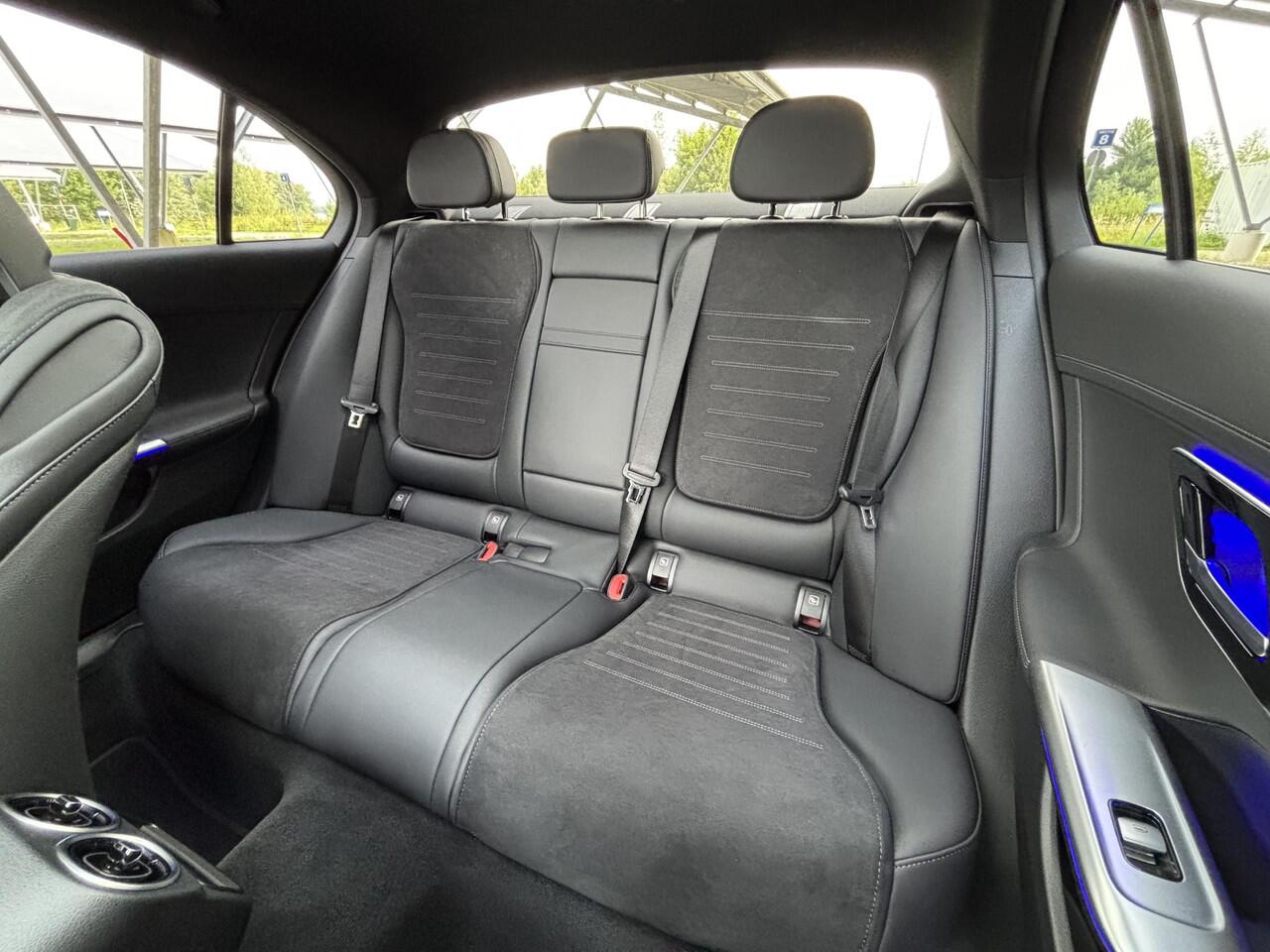 Mercedes-Benz C-KLASSE 300e AMG Line | Night | Panoramadak | Winter pakket | Sfeerverlichting | 360 camera | Memory stoelen | Digital light |