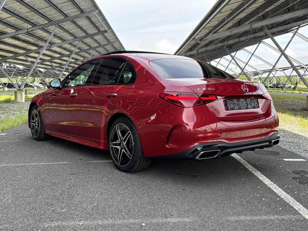 Mercedes-Benz C-KLASSE 300e AMG Line | Night | Panoramadak | Winter pakket | Sfeerverlichting | 360 camera | Memory stoelen | Digital light |