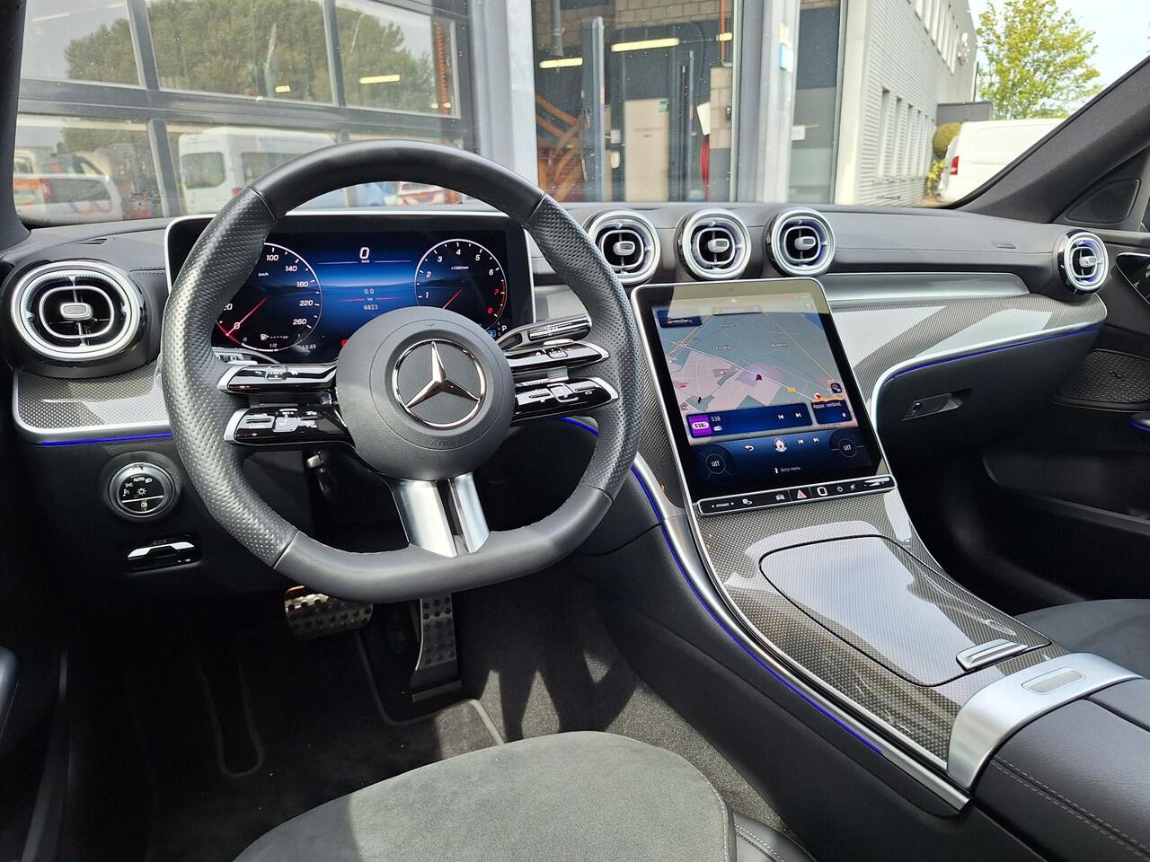 Mercedes-Benz C-KLASSE Estate 180 Star Edition AMG | Night Pakket | Trekhaak | Elektrisch Verstelbare Stoelen + Memory | Elektrische Achterklep | Apple CarPlay | Android Auto | Dodehoekassistent | Sfeerverlichting | Stoelverwarming | Achteruitrijcamera