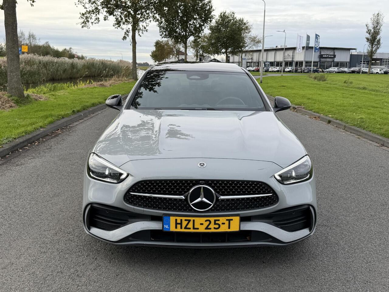 Mercedes-Benz C-KLASSE 180 Business Solution AMG | Panoramadak | Sportstoelen | Digital Light | 360 Camera | DAB | Ele.wegklapbare Trekhaak | Sfeerverlichting | Nightpakket | Spiegelpakket | Apple Carplay/Android Auto |
