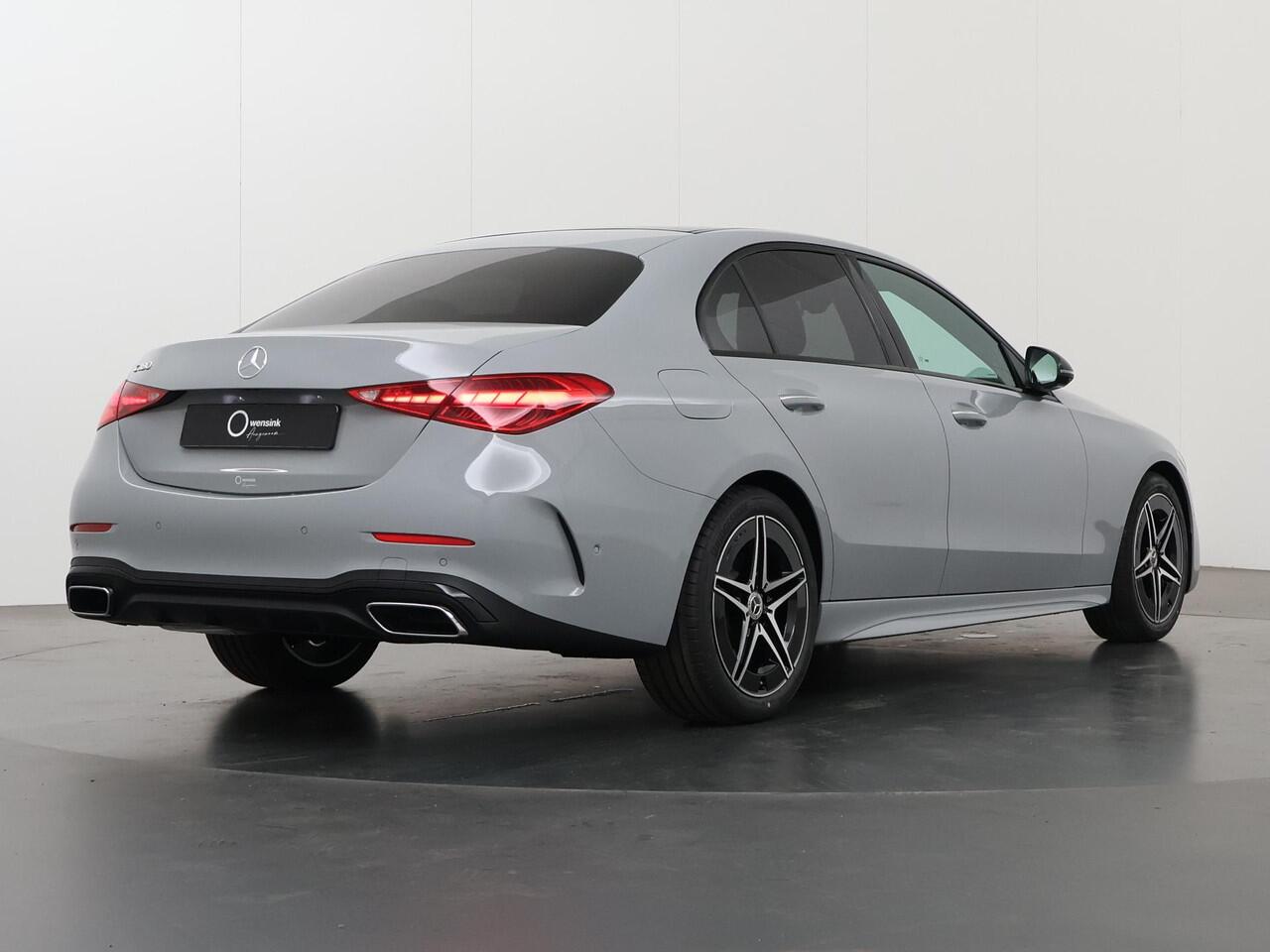 Mercedes-Benz C-KLASSE 180 Star Edition AMG | AMG line Plus | Panoramaschuifdak | Nightpakket | 360* Camera | Head-Up Display |