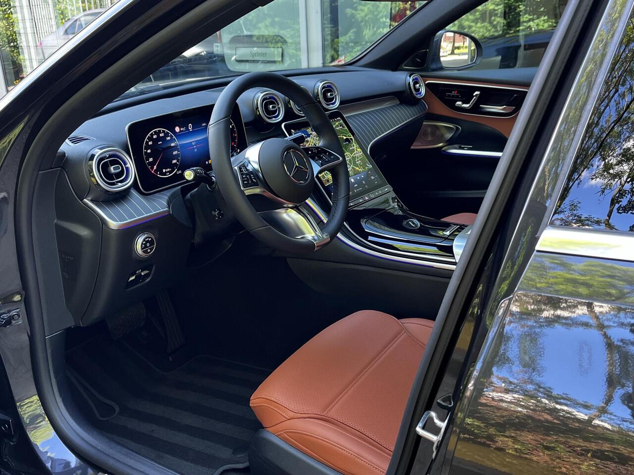 Mercedes-Benz C-KLASSE Estate 180 Star Edition Luxury | Panoramadak | Trekhaak | Burmester 3D Surround Sound | DISTRONIC afstandsassistent | Dodehoekassistent | Apple CarPlay | Android Auto | Elektrisch Verstelbare Stoelen + Memory