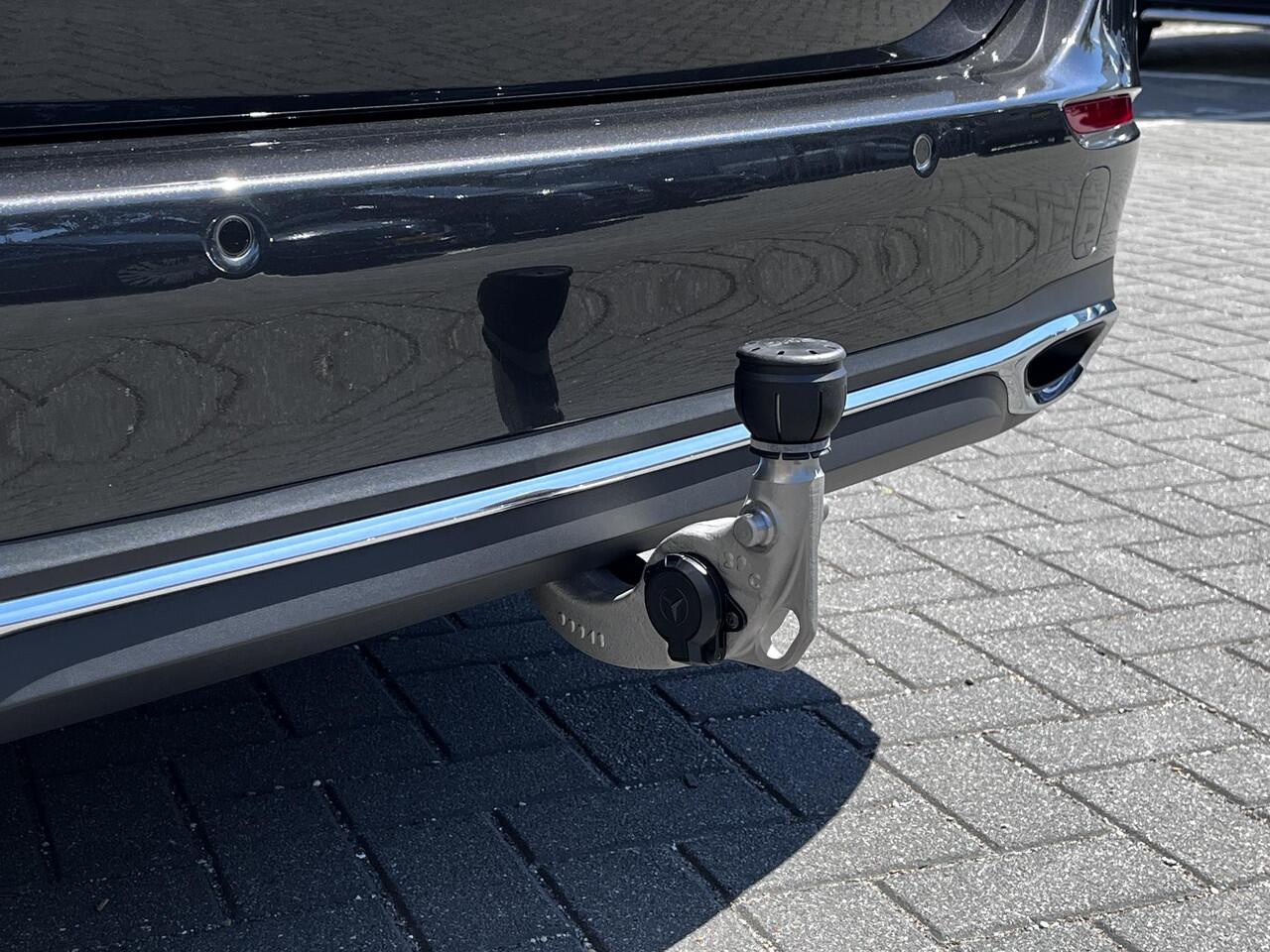 Mercedes-Benz C-KLASSE Estate 180 Star Edition Luxury | Panoramadak | Trekhaak | Burmester 3D Surround Sound | DISTRONIC afstandsassistent | Dodehoekassistent | Apple CarPlay | Android Auto | Elektrisch Verstelbare Stoelen + Memory