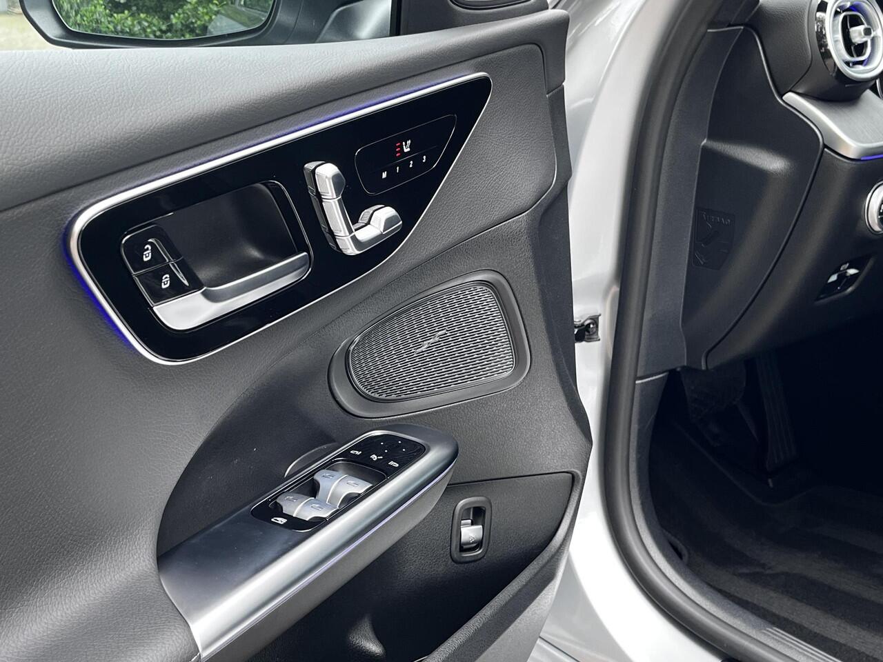 Mercedes-Benz C-KLASSE 180 Star Edition Luxury | Panoramadak | DISTRONIC Afstandsassistent | Elektrisch Verstelbare Stoelen + Memory | Dodehoekassistent | Apple CarPlay | Android Auto | Sfeerverlichting | Stoelverwarming | Elektrisch Inklapbare Buitenspiegels