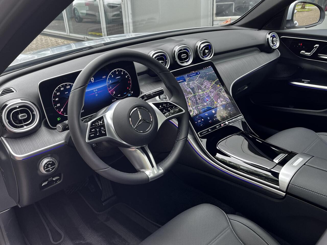 Mercedes-Benz C-KLASSE 180 Star Edition Luxury | Panoramadak | DISTRONIC Afstandsassistent | Elektrisch Verstelbare Stoelen + Memory | Dodehoekassistent | Apple CarPlay | Android Auto | Sfeerverlichting | Stoelverwarming | Elektrisch Inklapbare Buitenspiegels