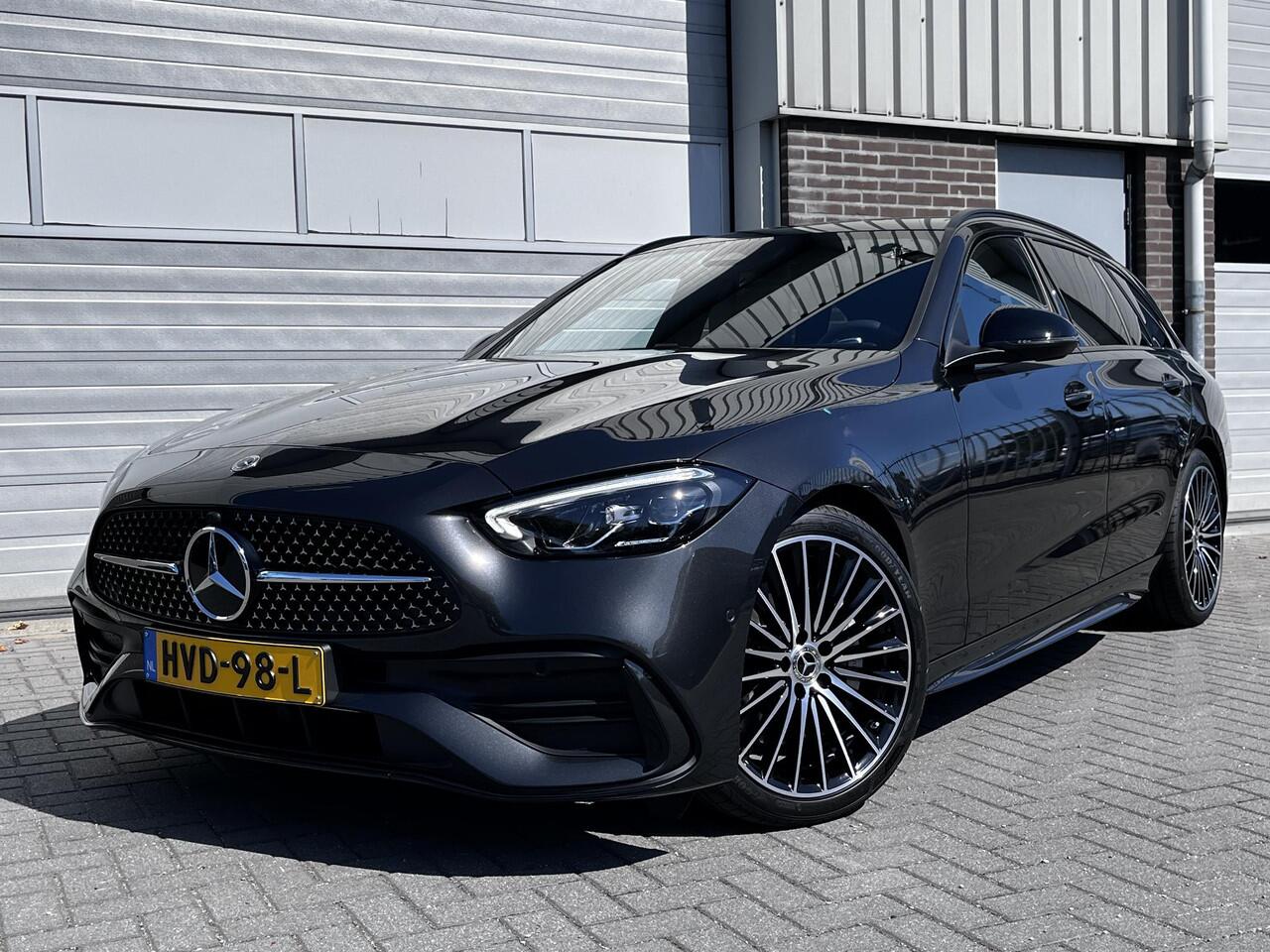Mercedes-Benz C-KLASSE Estate 180 Star Edition AMG | Night Pakket | Panoramadak | Winter Pakket | Trekhaak | DISTRONIC Afstandsassistent | Dodehoekassistent | Apple CarPlay | Android Auto | Elektrisch Verstelbare Stoelen + Memory | Stuurverwarming