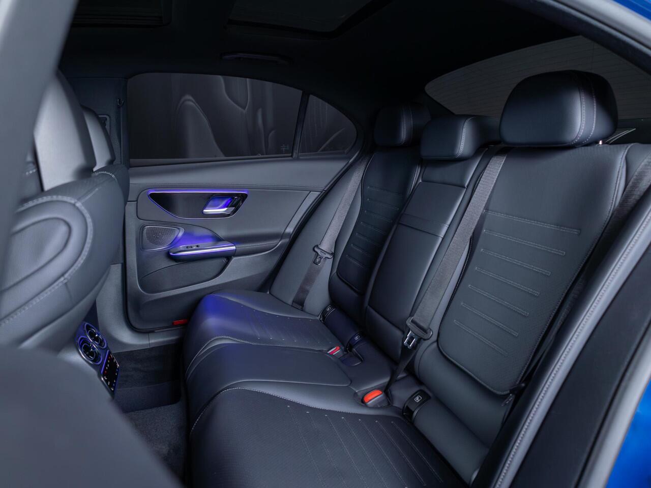 Mercedes-Benz C-KLASSE Limousine 300 e Business Solution AMG Panorama dak | Trekhaak