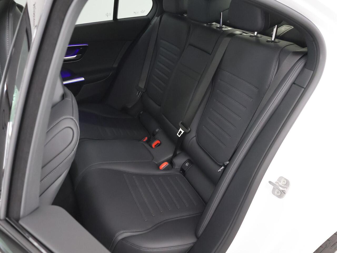 Mercedes-Benz C-KLASSE 180 Star Edition AMG LINE | Night pakket | Panorama schuifdak | 360 camera | Apple carplay | Dode Hoek | Memory stoelen | Digital Light | Antidiefstal pakket