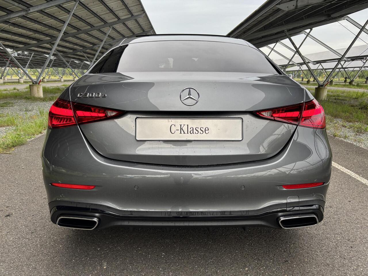 Mercedes-Benz C-KLASSE 300 e Business Solution AMG | Night | Panoramadak | Digital light | 19" Multispaaks velgen | Sfeerverlichting |