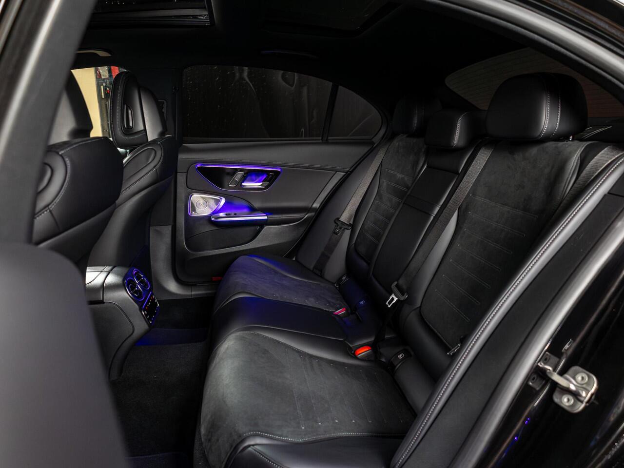 Mercedes-Benz C-KLASSE Limousine 300e Business Solution AMG Premium PLUS | Panorama dak | Trekhaak