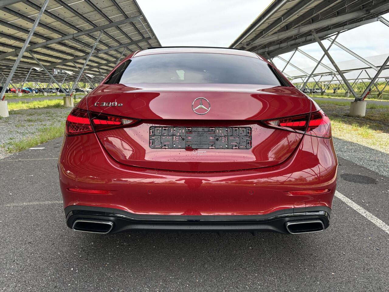 Mercedes-Benz C-KLASSE 300e AMG Line | Night | Panoramadak | Winter pakket | Sfeerverlichting | 360 camera | Memory stoelen | Digital light |