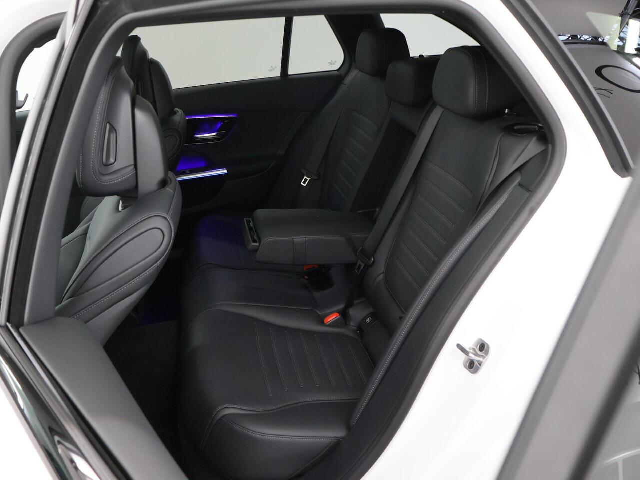 Mercedes-Benz C-KLASSE 180 Star Edition AMG Line | Panoramadak | Digital Light | Keyless Entry | Night