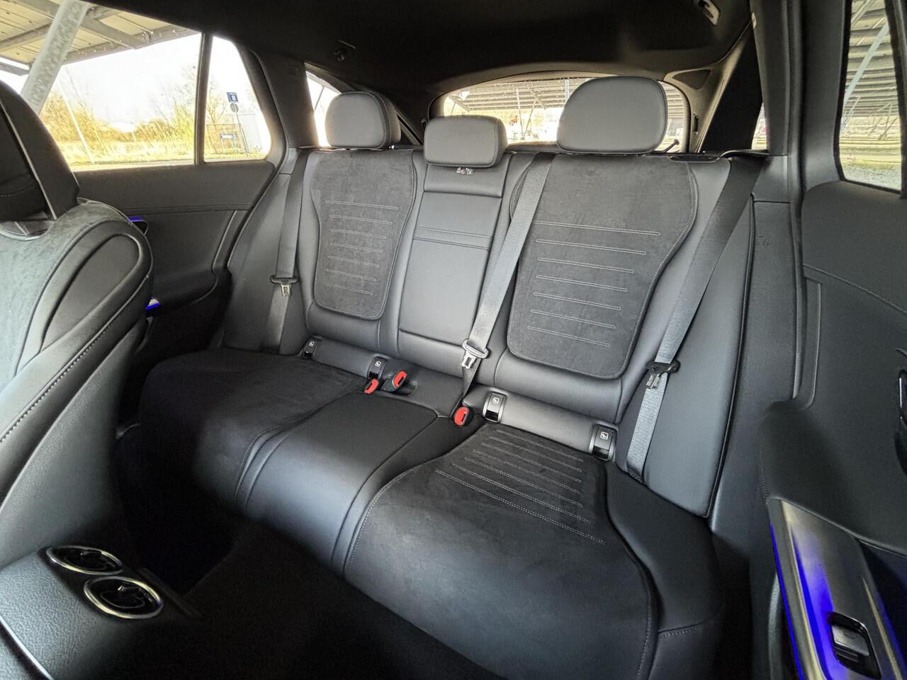 Mercedes-Benz C-KLASSE 180 Star Edition AMG Line | Panoramadak | Memory stoelen | 360 camera | Digital light | Sfeerverlichting |