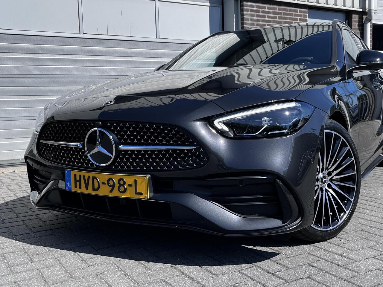 Mercedes-Benz C-KLASSE Estate 180 Star Edition AMG | Night Pakket | Panoramadak | Winter Pakket | Trekhaak | DISTRONIC Afstandsassistent | Dodehoekassistent | Apple CarPlay | Android Auto | Elektrisch Verstelbare Stoelen + Memory | Stuurverwarming