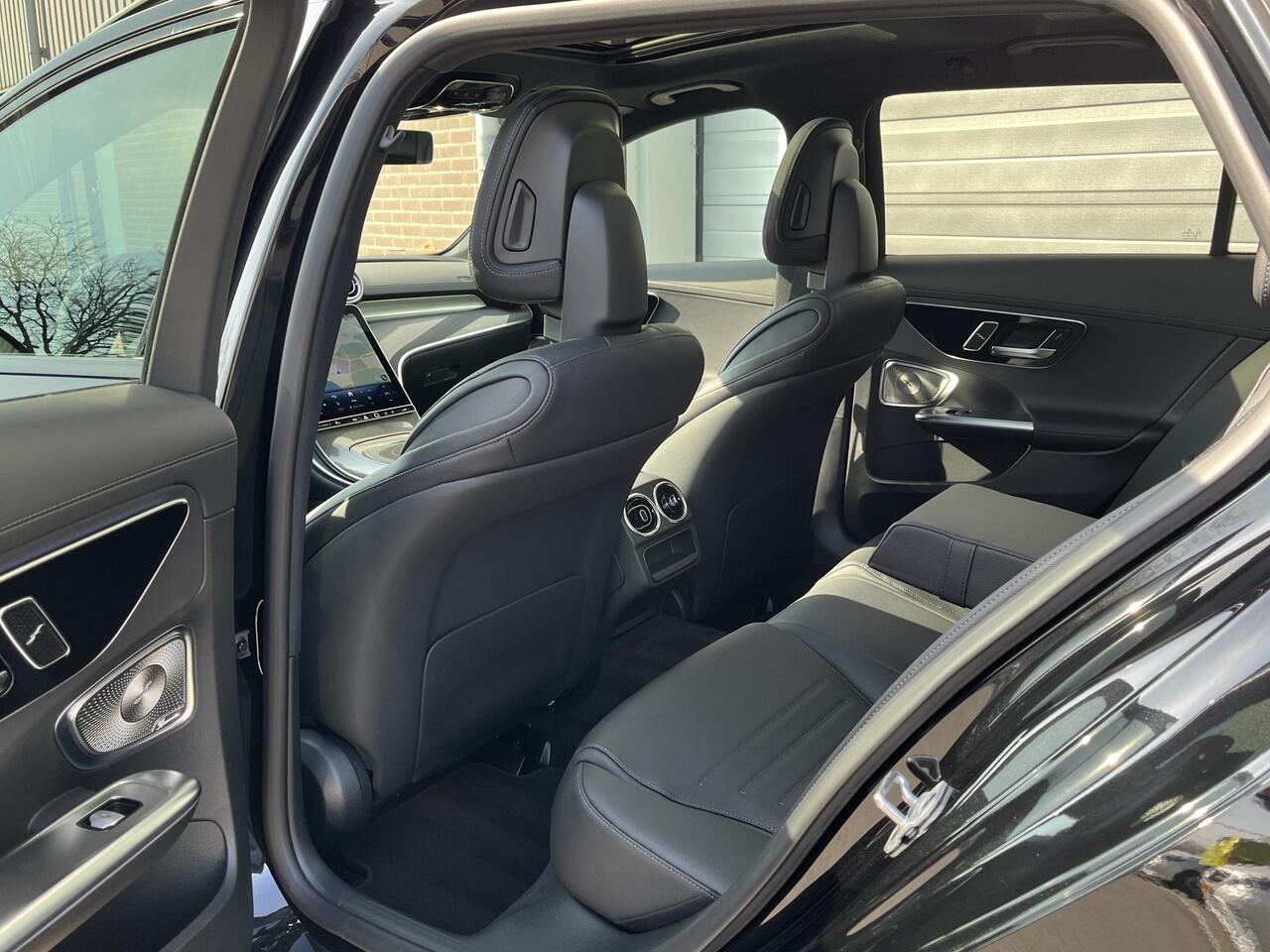 Mercedes-Benz C-KLASSE Estate 180 Star Edition AMG | Night Pakket | Panoramadak | Trekhaak | Burmester 3D Surround Sound | Elektrisch Verstelbare Stoelen + Memory | Apple CarPlay | Android Auto | Dodehoekassistent | Sfeerverlichting | Stoelverwarming