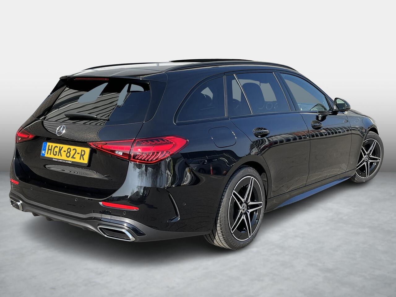 Mercedes-Benz C-KLASSE Estate 180 Star Edition AMG | Night Pakket | Panoramadak | Trekhaak | Burmester 3D Surround Sound | Elektrisch Verstelbare Stoelen + Memory | Apple CarPlay | Android Auto | Dodehoekassistent | Sfeerverlichting | Stoelverwarming