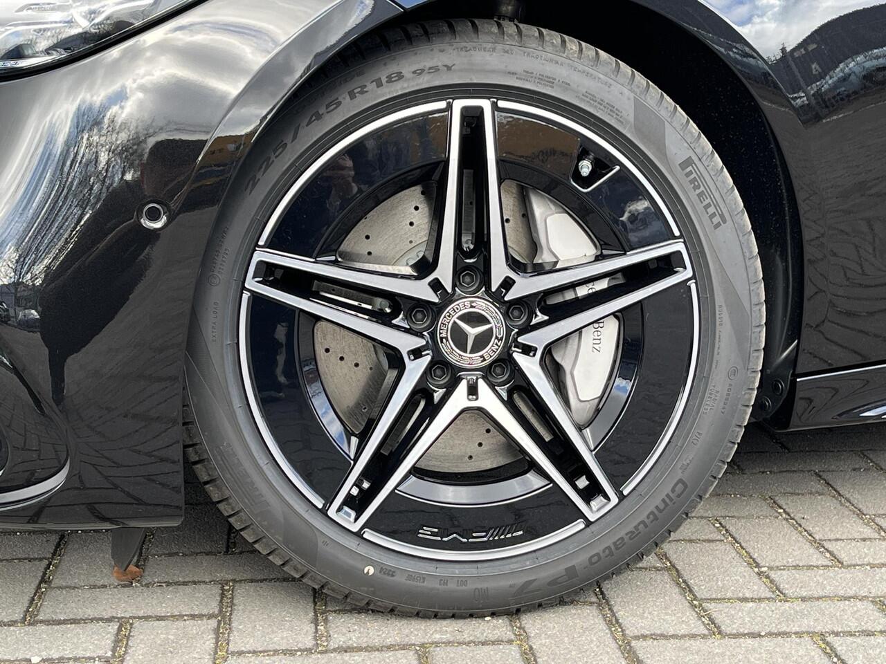 Mercedes-Benz C-KLASSE Estate 180 Star Edition AMG | Night Pakket | Panoramadak | Burmester 3D Surround Sound | Elektrisch Verstelbare Stoelen + Memory | Dodehoekassistent | Apple CarPlay | Android Auto | Sfeerverlichting | Stoelverwarming | Achteruitrijcamera