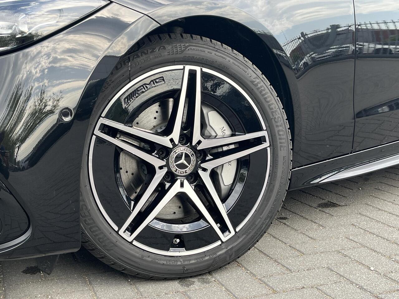 Mercedes-Benz C-KLASSE 180 Star Edition AMG | Night Pakket | Panoramadak | Sierdelen Lindehout Antraciet | Apple CarPlay | Android Auto | Dodehoekassistent | Elektrisch Verstelbare Stoelen + Memory | Stoelverwarming | Sfeerverlichting | Achteruitrijcamera