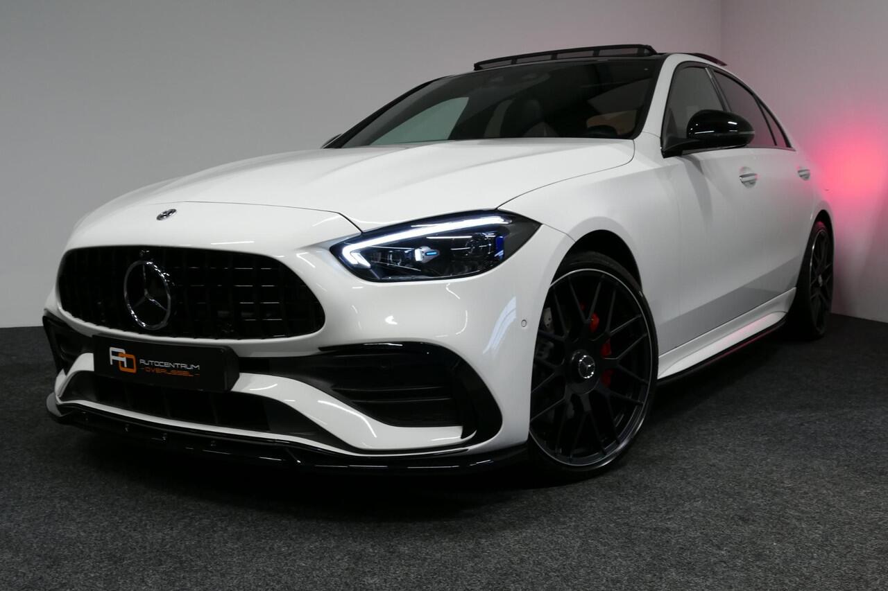 Mercedes-Benz C-KLASSE 300 e AMG Line / C63s AMG Diffuser / Panamericana Grille / Panoramadak / Elektr. verstelbare voorstoelen + memory / Ambienteverlichting / Laser Digital Light / Apple Carplay - Android Auto / Rondomzichtcamera / Stoelverwarming / 20'' LMV / Achteruitrijcam