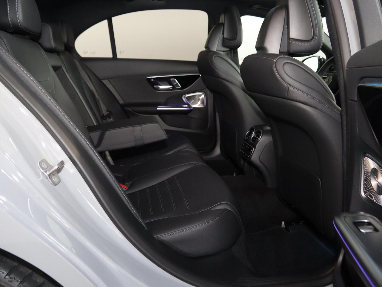 Mercedes-Benz C-KLASSE 180 Star Edition AMG | AMG line Plus | Panoramaschuifdak | Nightpakket | 360* Camera | Head-Up Display |