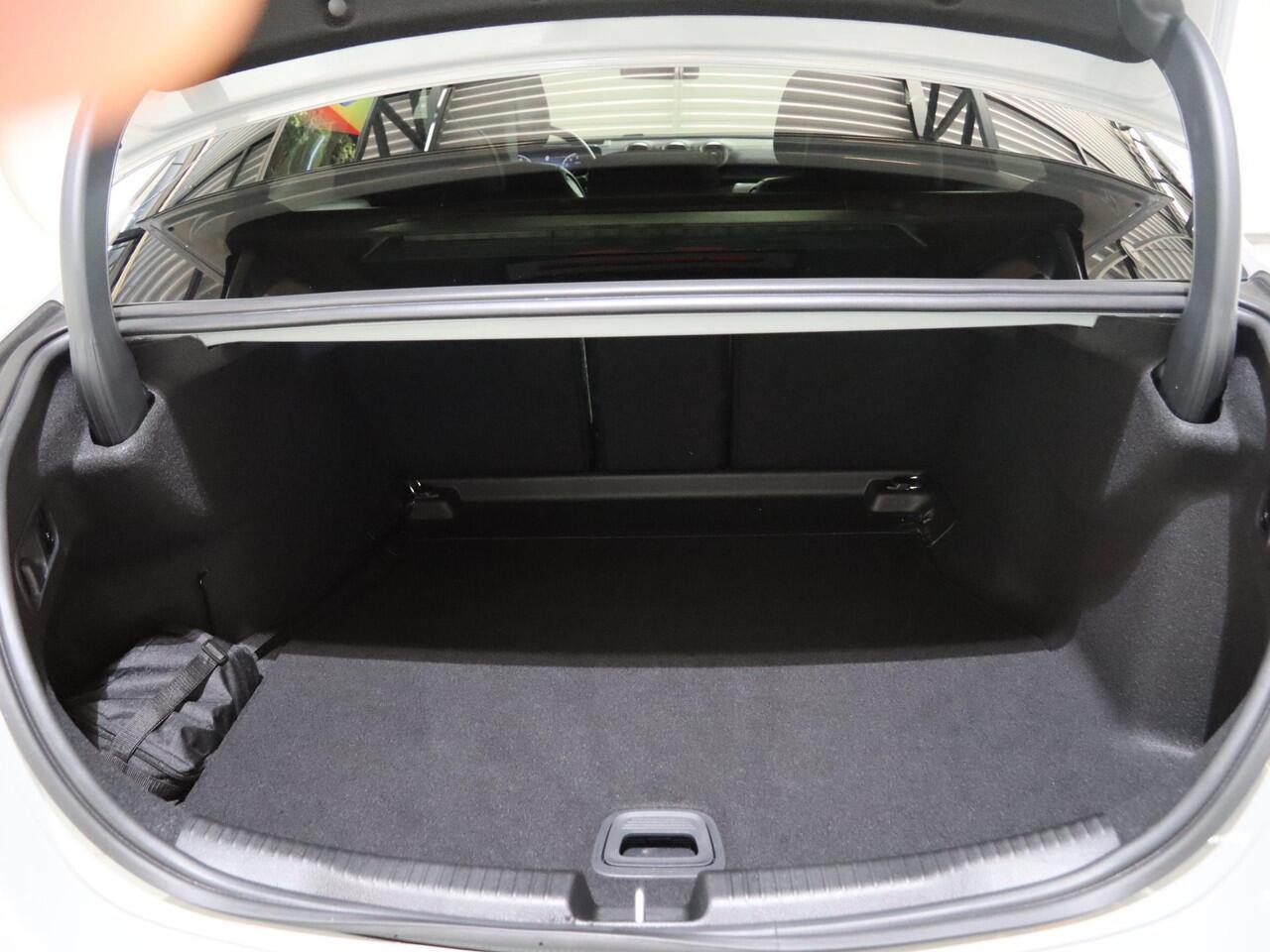 Mercedes-Benz C-KLASSE 180 Star Edition AMG | AMG line Plus | Panoramaschuifdak | Nightpakket | 360* Camera | Head-Up Display |