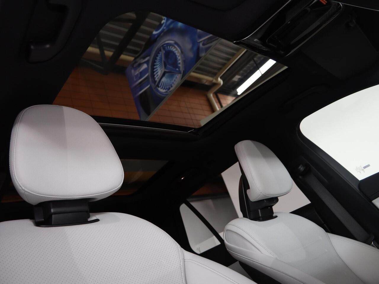 Mercedes-Benz C-KLASSE Estate 300e Star Edition AMG Line | Panoramadak | Rij-assistentie pakket plus | Achteruitrijcamera | DISTRONIC