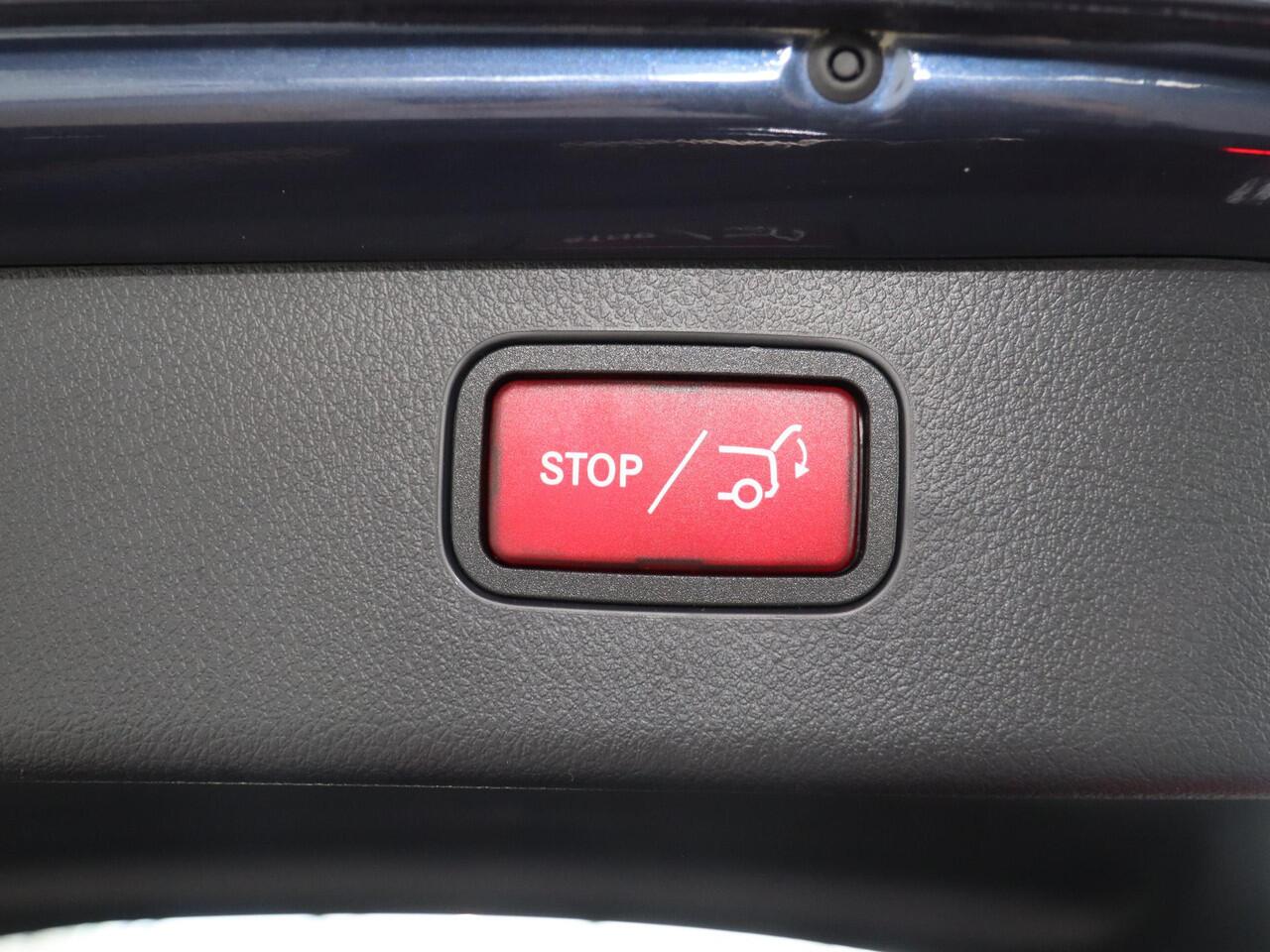 Mercedes-Benz C-KLASSE Estate 300e Star Edition AMG Line | Panoramadak | Rij-assistentie pakket plus | Achteruitrijcamera | DISTRONIC