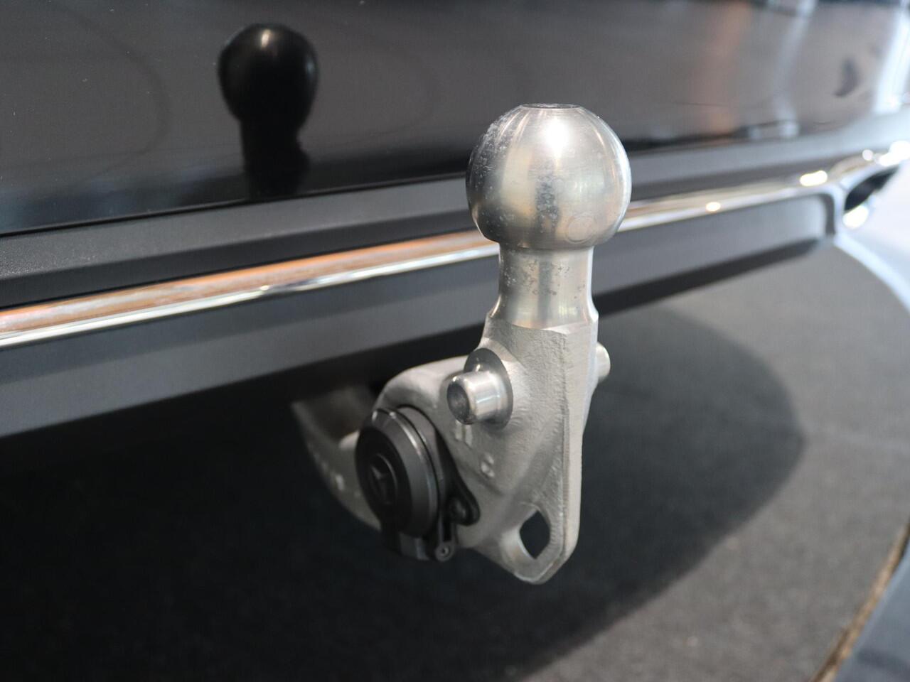 Mercedes-Benz C-KLASSE 180 Business Solution | Panoramaschuifdak | Trekhaak | Achteruitrijcamera | Verwarmde stoelen | Led-koplampen