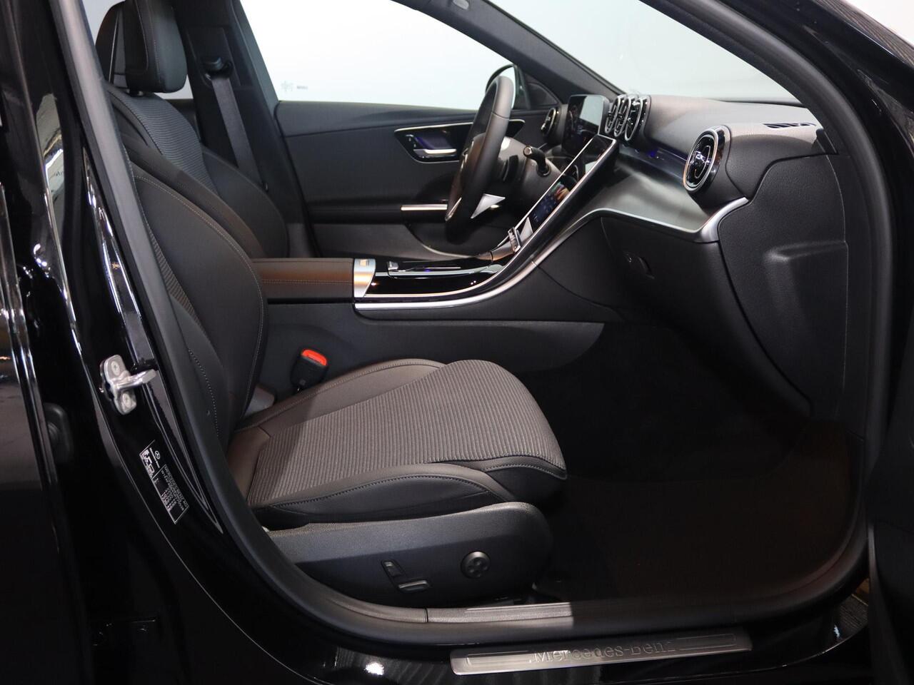 Mercedes-Benz C-KLASSE 180 Business Solution | Panoramaschuifdak | Trekhaak | Achteruitrijcamera | Verwarmde stoelen | Led-koplampen