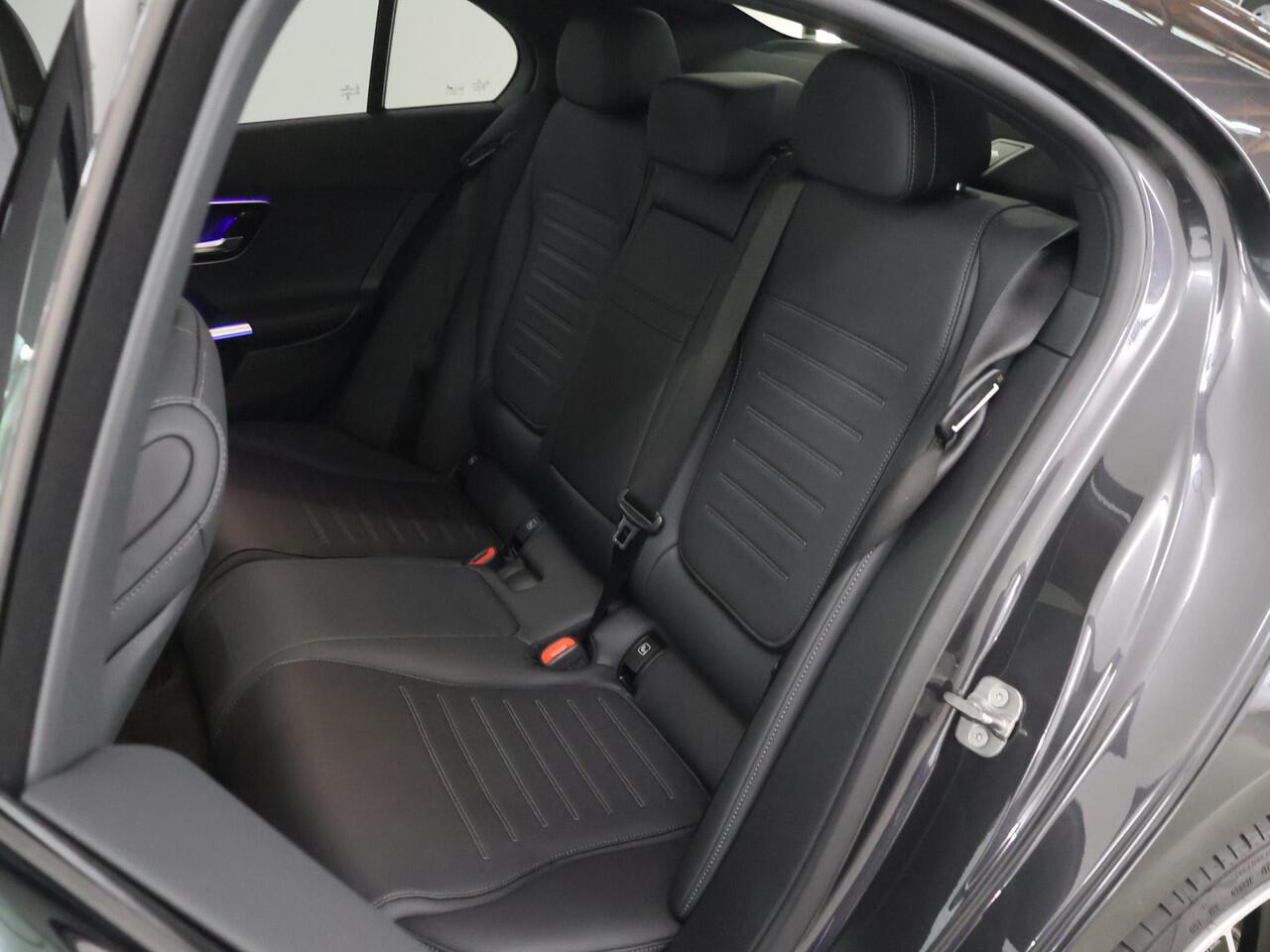 Mercedes-Benz C-KLASSE 180 Star Edition AMG Line | Night | Keyless | Panoramadak | Digitaal Licht | 360* Camera | Multispaaks AMG velgen |