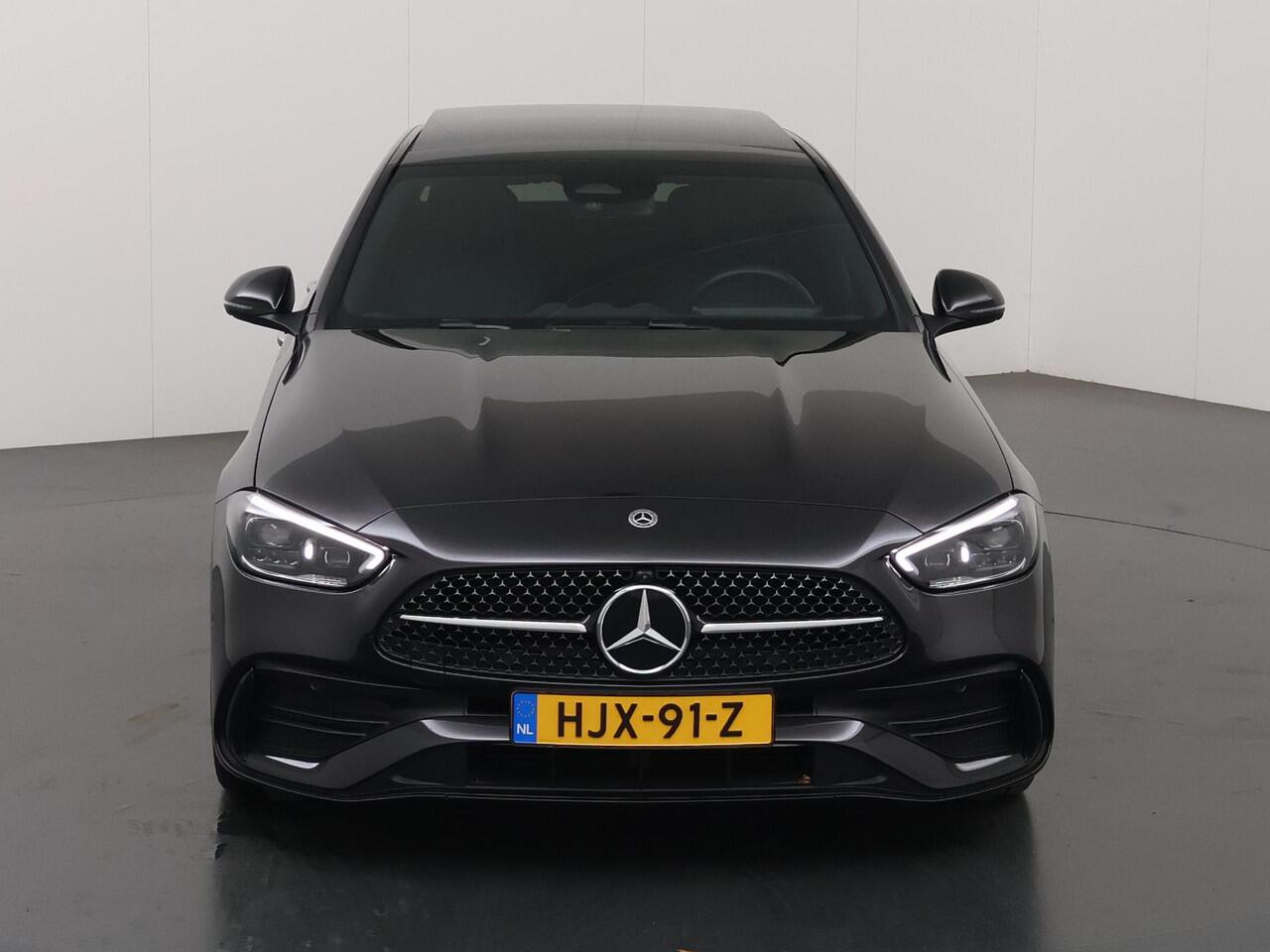 Mercedes-Benz C-KLASSE 180 Star Edition AMG Line | Night | Keyless | Panoramadak | Digitaal Licht | 360* Camera | Multispaaks AMG velgen |