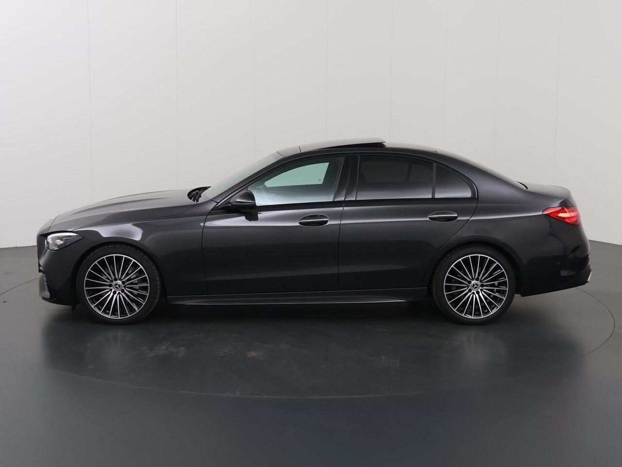Mercedes-Benz C-KLASSE 180 Star Edition AMG Line | Night | Keyless | Panoramadak | Digitaal Licht | 360* Camera | Multispaaks AMG velgen |