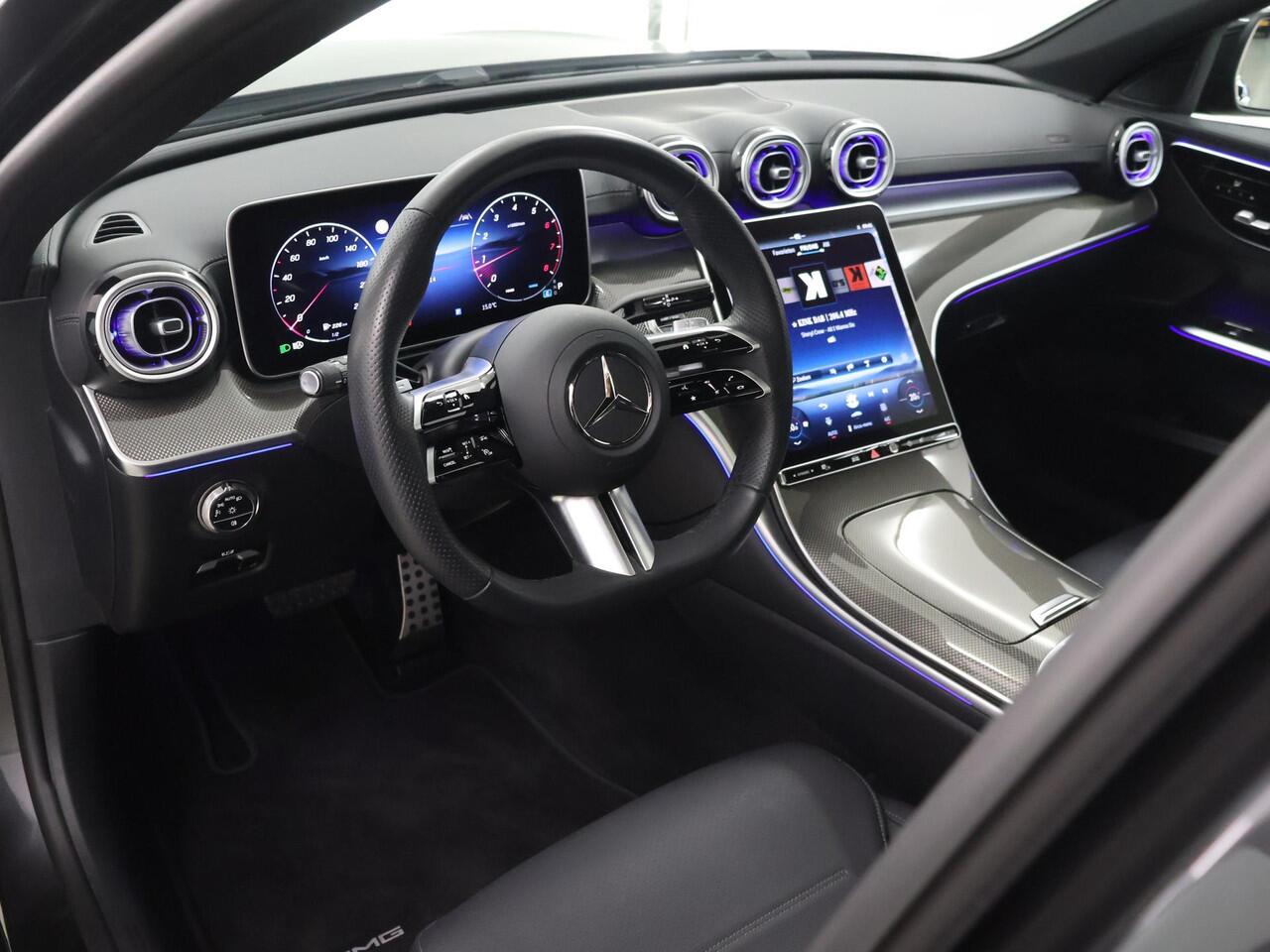 Mercedes-Benz C-KLASSE 180 Star Edition AMG Line | Night | Keyless | Panoramadak | Digitaal Licht | 360* Camera | Multispaaks AMG velgen |