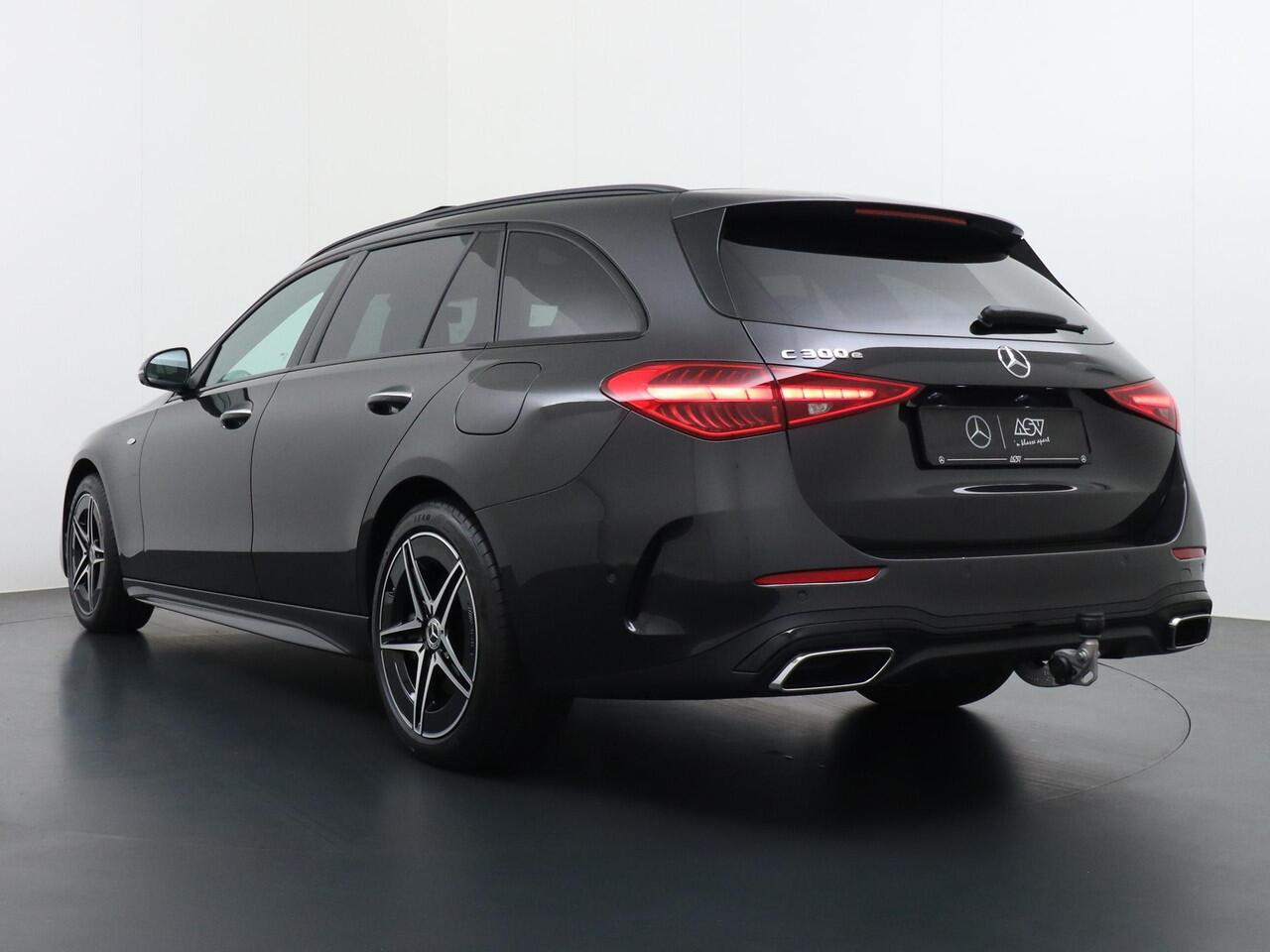 Mercedes-Benz C-KLASSE Estate 300 e Business Solution AMG | Panorama - Schuifdak | Trekhaak Wegklapbaar | Memorystoelen | Digital Light | Burmester Surround Sound | 360° Camera | Head-Up Display | Nightpakket